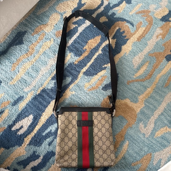 Gucci GG Supreme Flat Web Messenger Bag - Picture 2 of 9